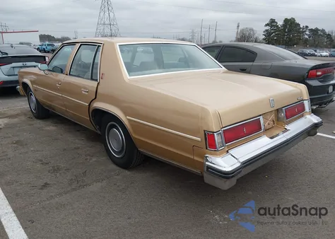 1977 Oldsmobile Delta 88 z USA, uszkodzony, nr VIN 3N69L7X228938